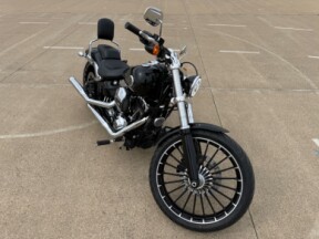 2017 Harley-Davidson® Breakout® Vivid Black thumb 3