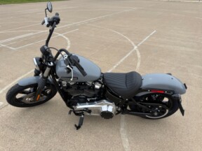 2026 Harley-Davidson® Street Bob® Dark Billiard Gray Chrome Cast Wheels thumb 0