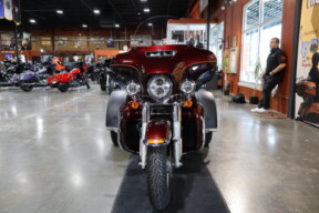 2015 Tri Glide Ultra Classic Two-Tone Mysterious Red Sunglo/Blackened Cayenne Sunglo thumb 0