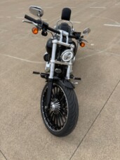 2017 Harley-Davidson® Breakout® Vivid Black thumb 2