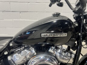 2026 Harley-Davidson® Street Bob® Vivid Black Chrome Cast Wheels FXBB thumb 3