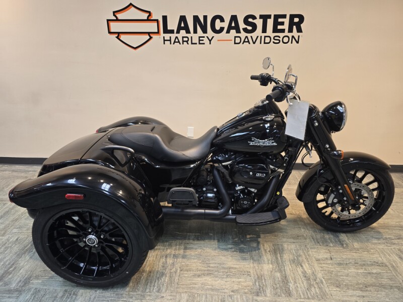 2023 Harley-Davidson® Freewheeler® Vivid Black FLRT