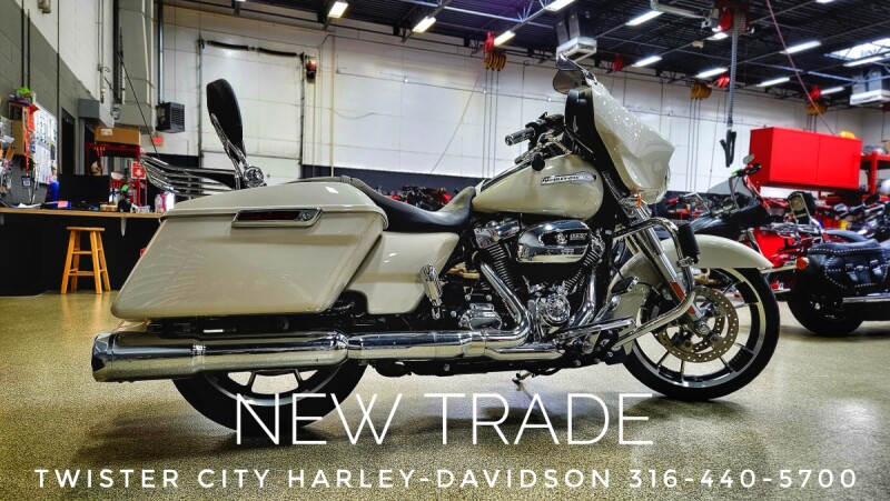 2022 Harley-Davidson® Street Glide®, FLHX