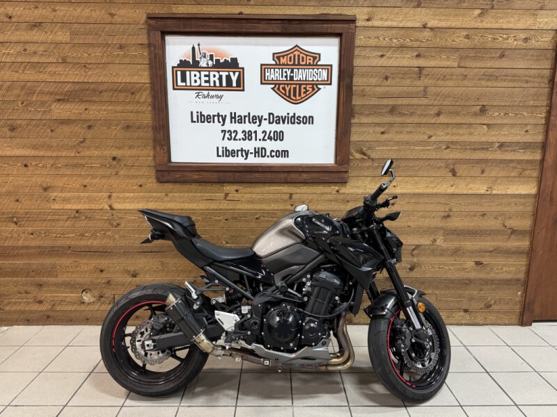 2023 Kawasaki Z900 ABS Metallic Spark Black/Metallic Graphite Gray/Metallic Flat Spark Black Z900