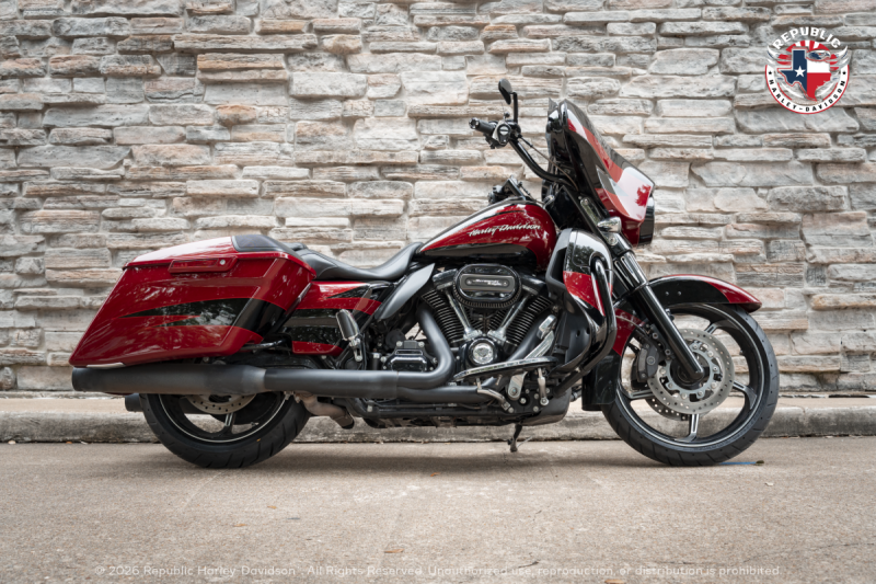 2017 Harley-Davidson® CVO™ Street Glide® FLHXSE