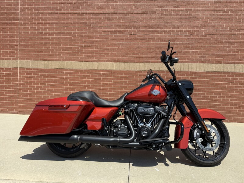 2025 Harley-Davidson® Road King® Special Whiskey Fire