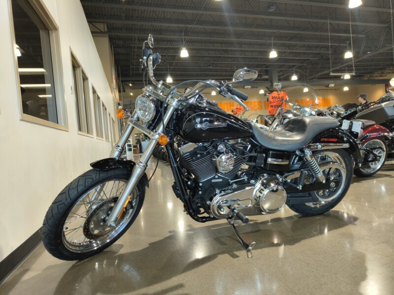 2013 Harley-Davidson® Super Glide® Custom BLACK W/ PINSTRIPE