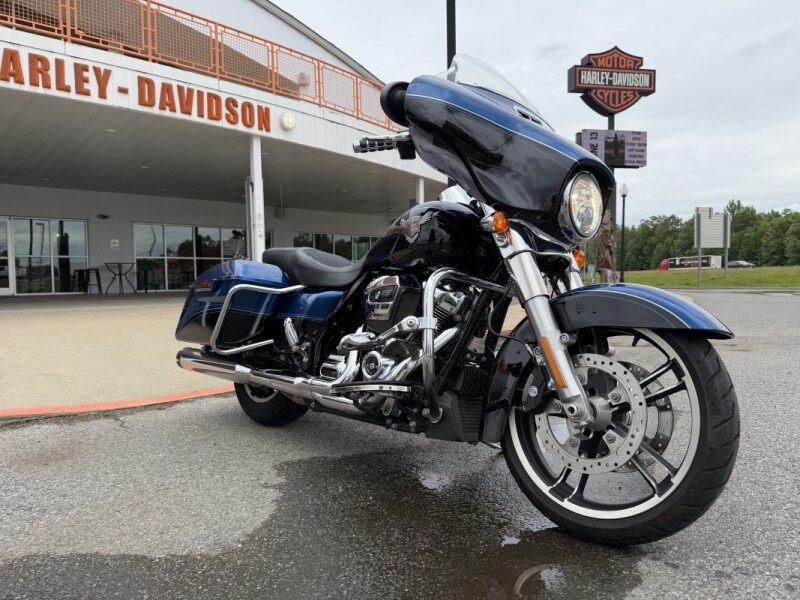2018 Harley-Davidson® 115th Anniversary Street Glide® Legend Blue/Vivid Black