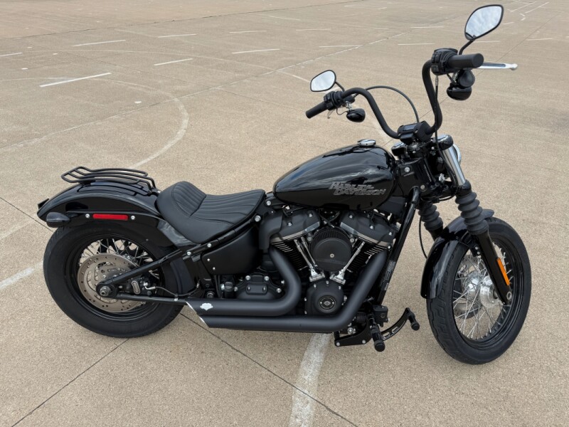 2019 Harley-Davidson® Street Bob® Vivid Black