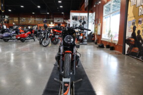 Harley-Davidson® Nightster™ Special 2023 RH975S VIVID BLACK thumb 0
