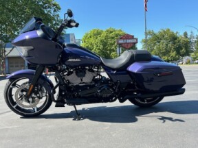 2026 Harley-Davidson® Road Glide™ thumb 3