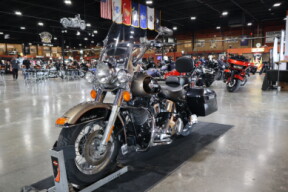 Harley-Davidson® Heritage Softail® Classic 2004 FLSTCI GOLD/BLACK W/PINSTRIPE thumb 1