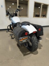 2021 Harley-Davidson® Street Bob® 114 Stone Washed White Pearl thumb 2