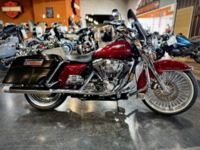 2006 Harley-Davidson® Road King® Classic Two-Tone Vivid Black and Lava Red Sunglo thumb 3