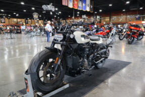 Harley-Davidson® Sportster® S 2023 RH1250S WHITE SAND PRL thumb 1