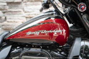 2017 Harley-Davidson® CVO™ Street Glide® FLHXSE thumb 0