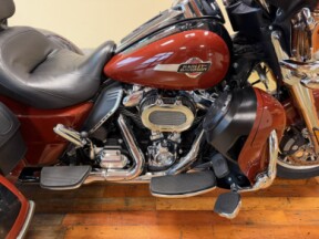 2024 Harley-Davidson® Tri Glide® Ultra Red Rock / Vivid Black thumb 2