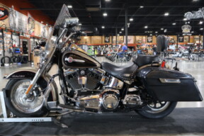 Harley-Davidson® Heritage Softail® Classic 2004 FLSTCI GOLD/BLACK W/PINSTRIPE thumb 3
