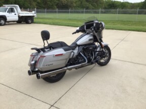FLHXSE 2023 CVO™ Street Glide® thumb 1