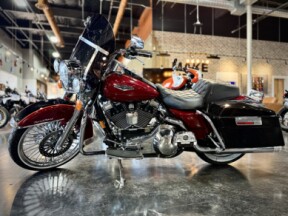 2006 Harley-Davidson® Road King® Classic Two-Tone Vivid Black and Lava Red Sunglo thumb 2