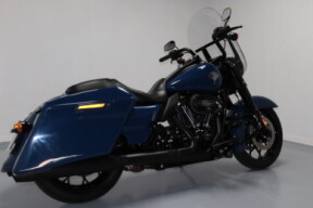 2023 Harley-Davidson® Road King™ Special Bright Billiard Blue thumb 3