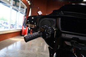Harley-Davidson® Street Glide® 2024 FLHX VIVID BLACK thumb 0