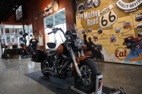 Harley-Davidson® Softail Slim® 2013 FLS BLACK thumb 2