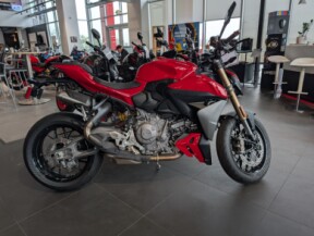 2026 Ducati Streetfighter V2 thumb 3