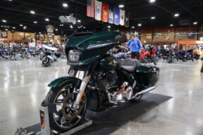Harley-Davidson® Street Glide® 2024 FLHX ALPINE GREEN thumb 1