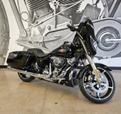 2026 Street Glide® FLHX thumb 3