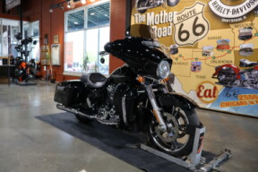 FLHX 2017 Street Glide® thumb 2