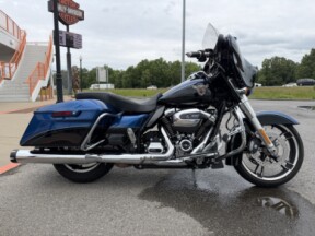 2018 Harley-Davidson® 115th Anniversary Street Glide® Legend Blue/Vivid Black thumb 2