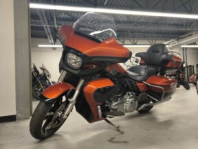 2025 Harley-Davidson® Street Glide® Ultra Whiskey Fire / Vivid Black thumb 2
