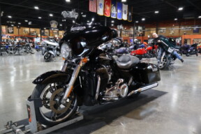 FLHX 2017 Street Glide® thumb 1