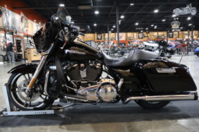 FLHX 2017 Street Glide® thumb 3