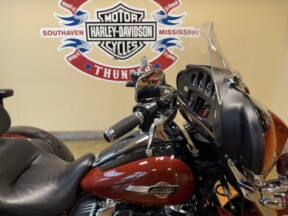 2024 Harley-Davidson® Tri Glide® Ultra Red Rock / Vivid Black thumb 3