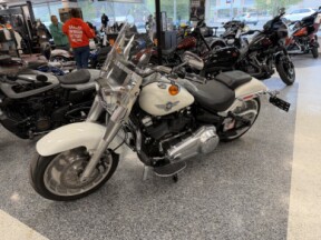 2018 Harley-Davidson® Fat Boy® 114 Bonneville Salt Pearl thumb 3