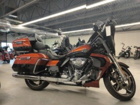 2025 Harley-Davidson® Street Glide® Ultra Whiskey Fire / Vivid Black thumb 3