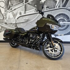 2026 Road Glide® FLTRX thumb 3
