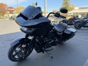 2026 Harley-Davidson® Road Glide™ thumb 2