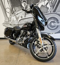 2026 Street Glide® FLHX thumb 2
