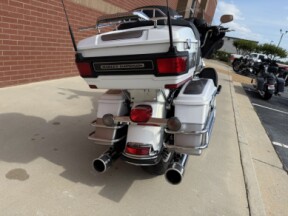 2009 Harley-Davidson® Electra Glide® Ultra Classic® Two-Tone White Gold Pearl/Pewter Pearl thumb 0