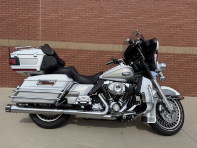 2009 Harley-Davidson® Electra Glide® Ultra Classic® Two-Tone White Gold Pearl/Pewter Pearl