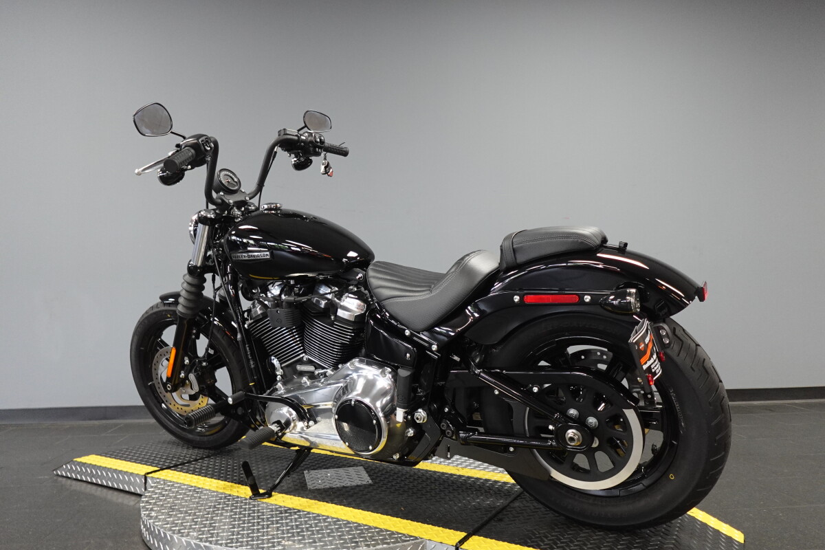 2026 Harley-Davidson® Street Bob® FXBB, photo 6