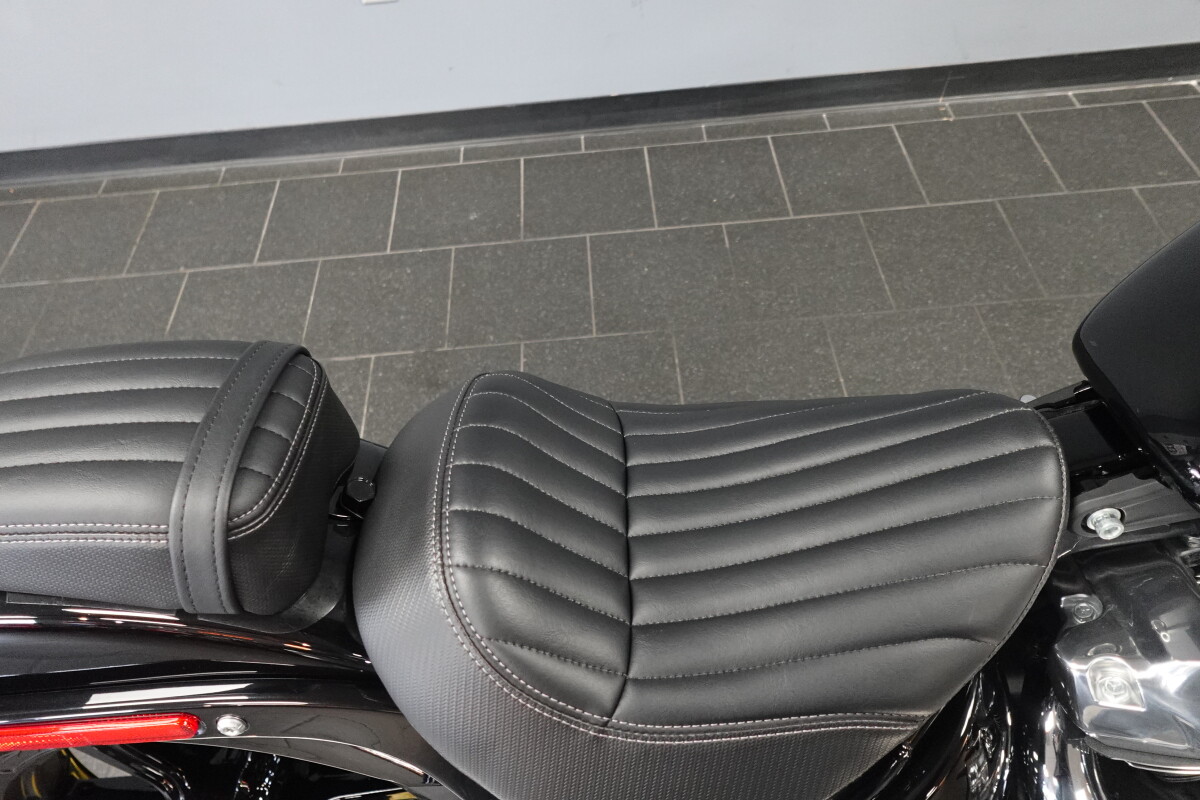 2026 Harley-Davidson® Street Bob® FXBB, photo 16
