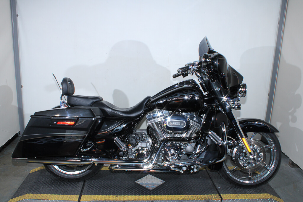 2012 Harley-Davidson CVO Street Glide FLHXSE
