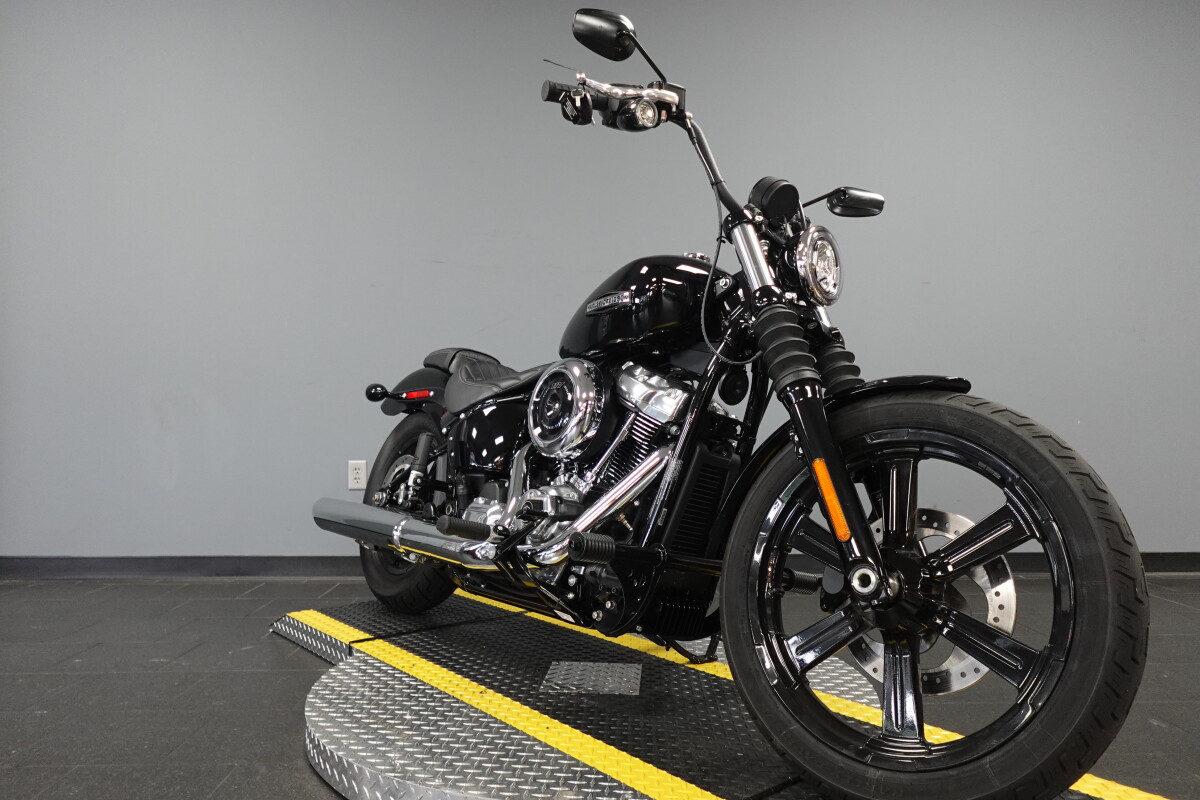 2026 Harley-Davidson® Street Bob® FXBB, photo 2