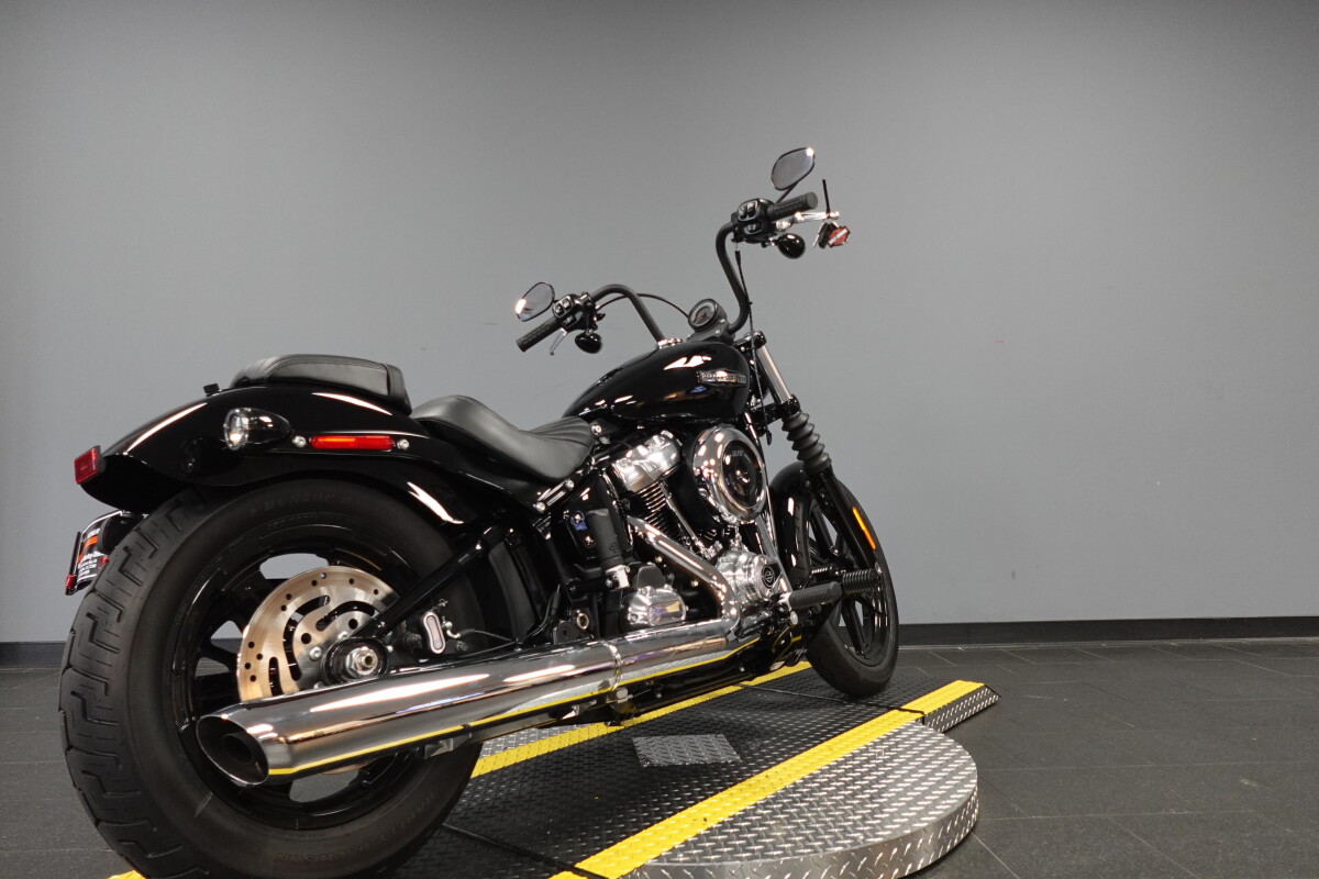 2026 Harley-Davidson® Street Bob® FXBB, photo 8