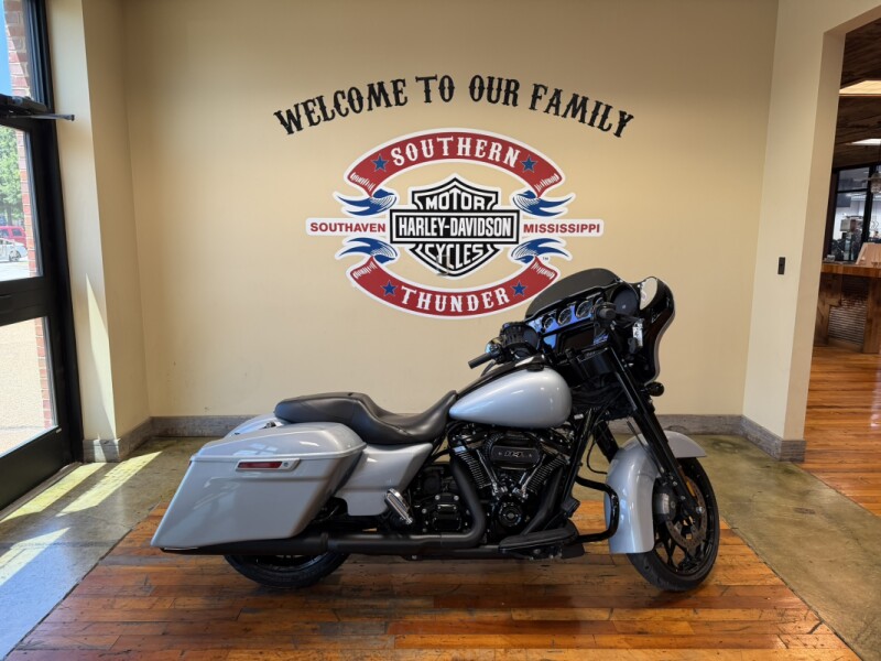 2023 Harley-Davidson® Street Glide® Special Atlas Silver Metallic - Black Finish