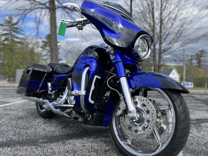 FLHXSE 2017 CVO™ Street Glide®